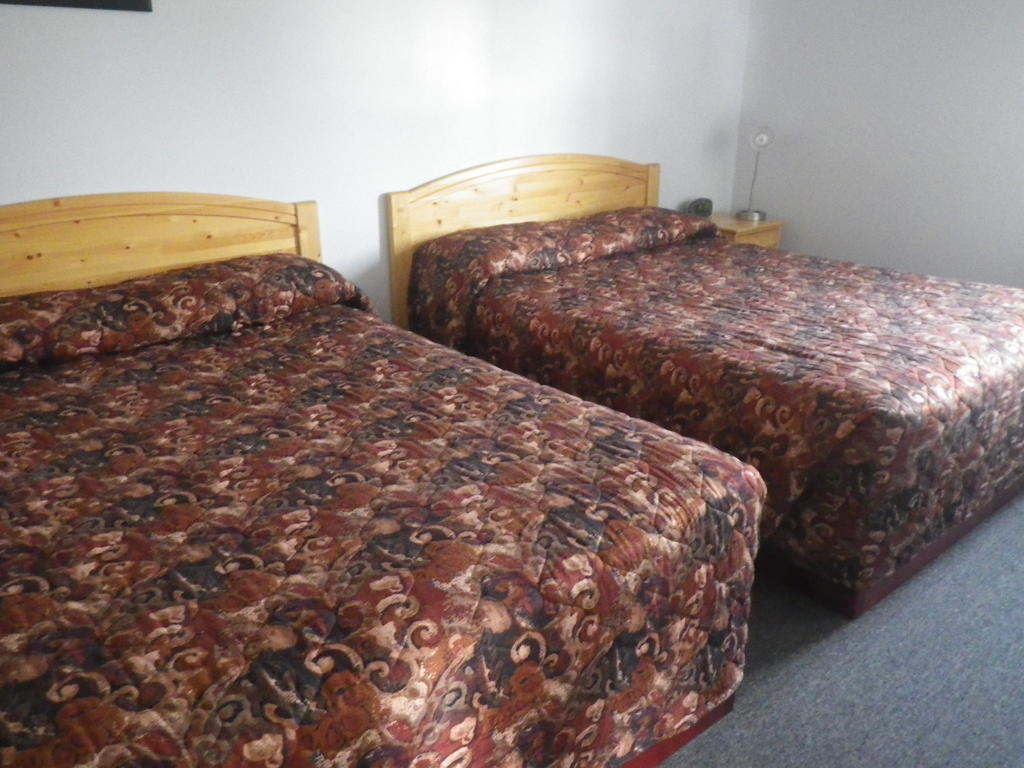 Alcan Motor Inn Haines Junction Room photo